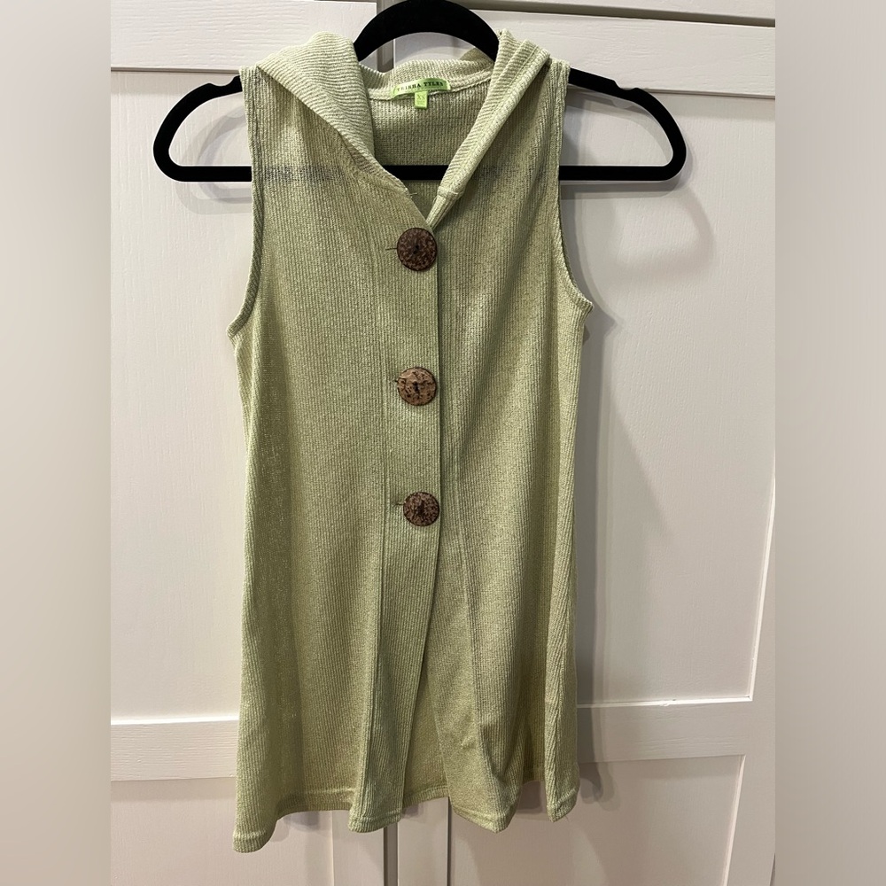 Trisha Turk Women’s Sleeveless top size X-small lightweight